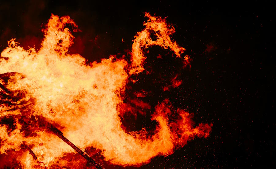 en brandklassad dörr med certifieringen EI60 kan stå emot bränder i uppemot hela 60 minuter vilket är imponerande med tanke på att elden brukar ha en högsta temperatur på runt 1500 grader Celsius