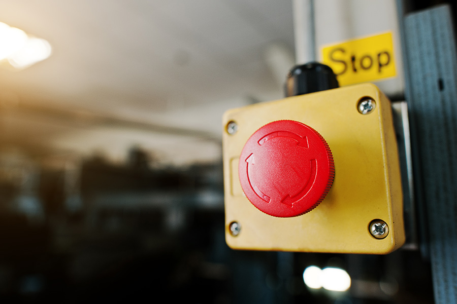 fräsa kanter med maskin kräver nödstoppknapp