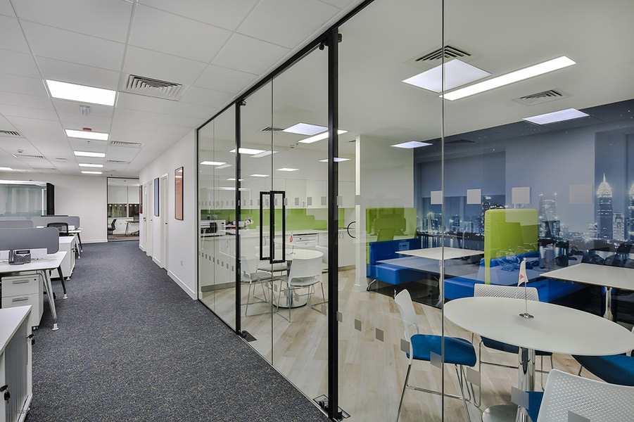 glasväggar på kontor